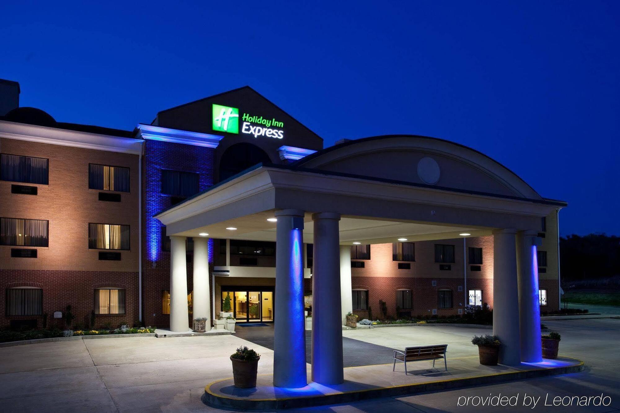 Holiday Inn Express Clanton Exterior photo